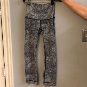 Lulu Lemon Wunder Under Crop (High Rise) 21”